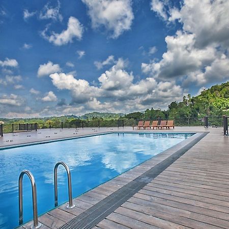 Oak Ray Regency Hotel Канди Екстериор снимка