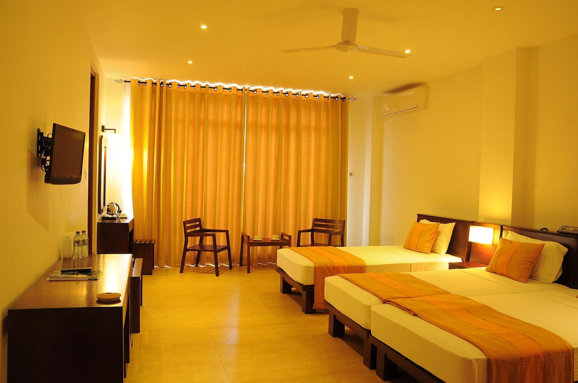 Oak Ray Regency Hotel Канди Екстериор снимка