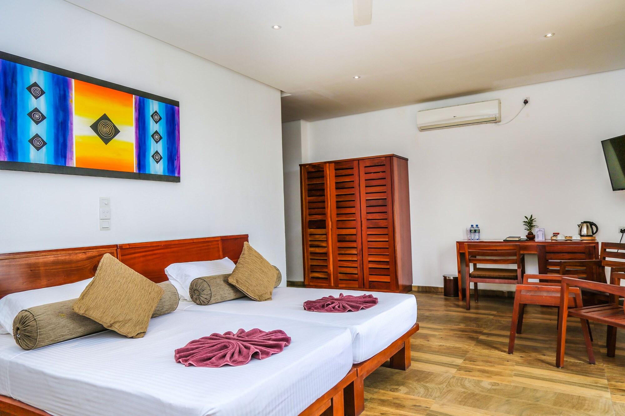 Oak Ray Regency Hotel Канди Екстериор снимка