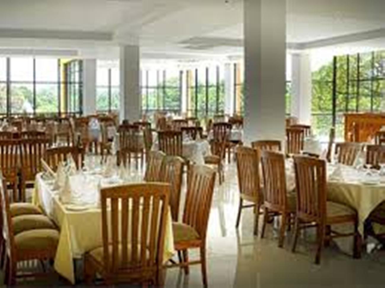 Oak Ray Regency Hotel Канди Екстериор снимка