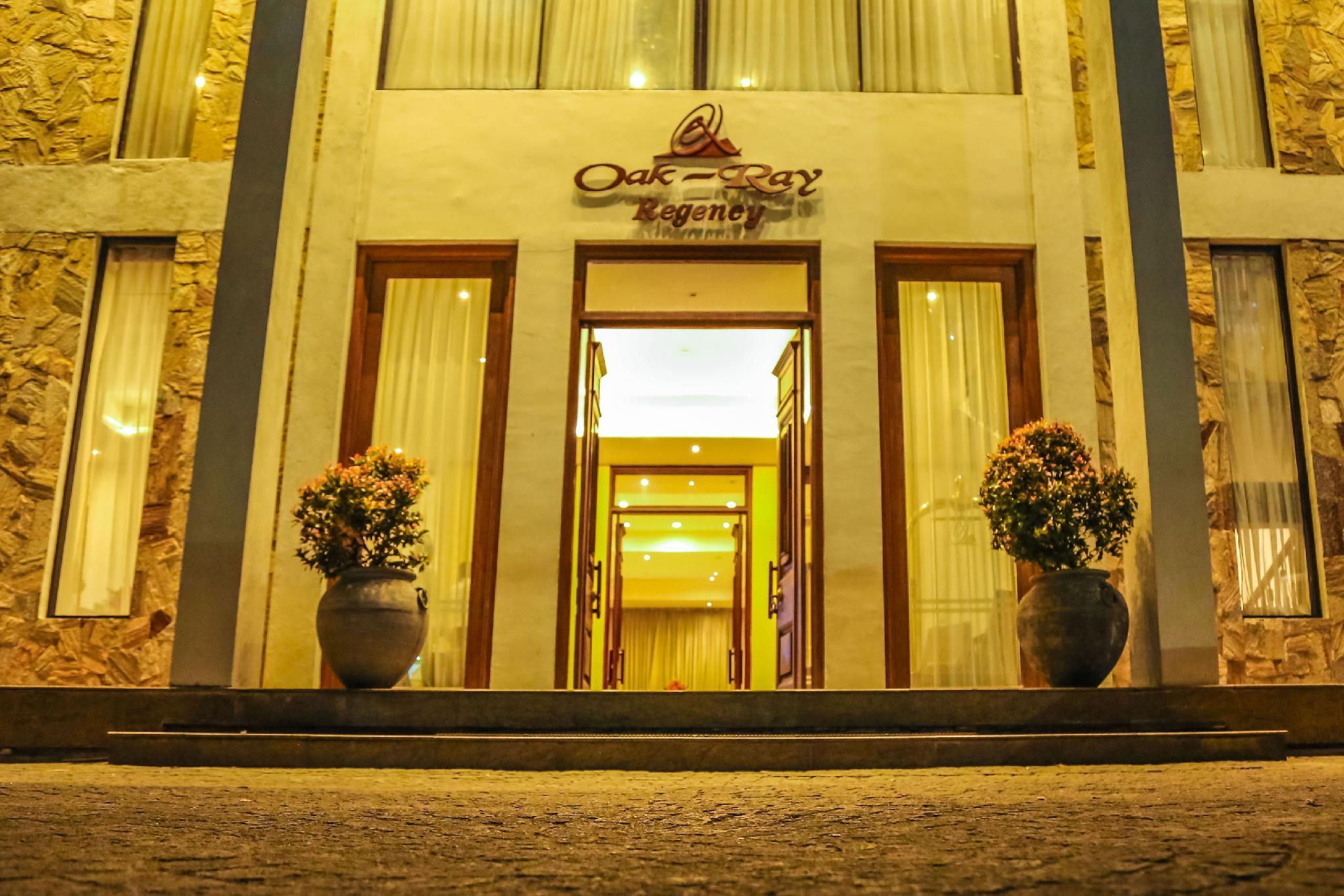 Oak Ray Regency Hotel Канди Екстериор снимка