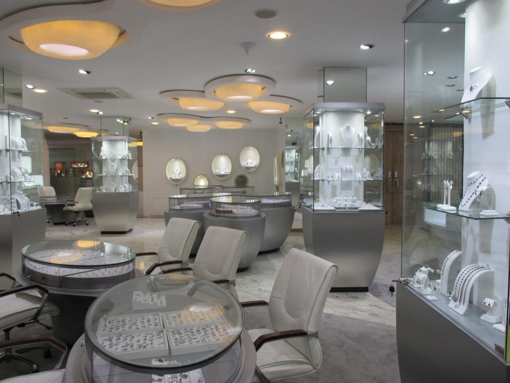 Oak Ray Regency Hotel Канди Екстериор снимка