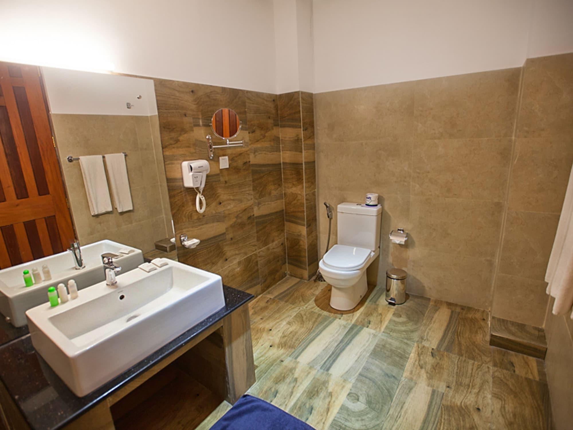 Oak Ray Regency Hotel Канди Екстериор снимка