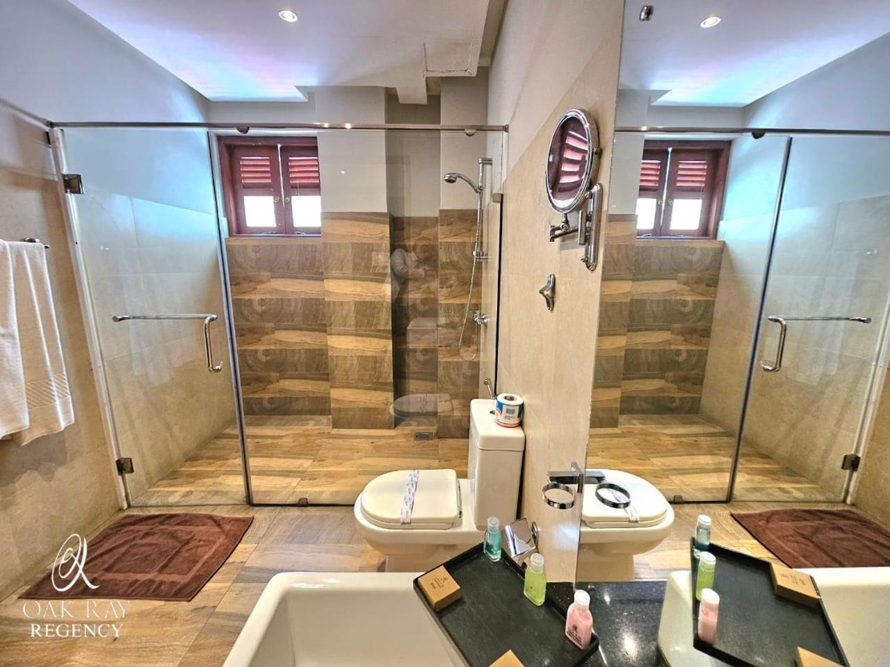 Oak Ray Regency Hotel Канди Екстериор снимка