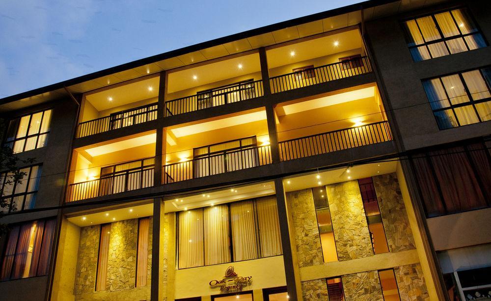 Oak Ray Regency Hotel Канди Екстериор снимка
