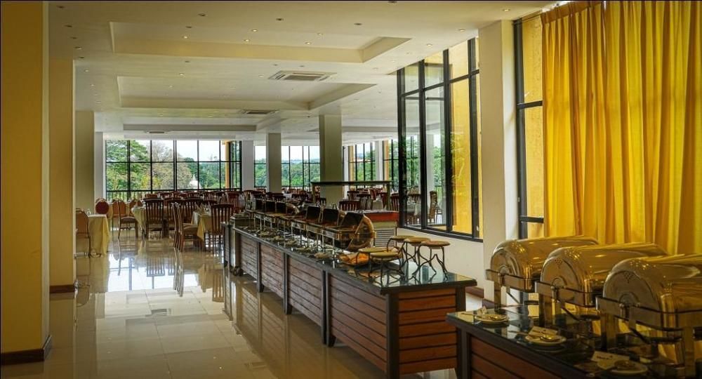 Oak Ray Regency Hotel Канди Екстериор снимка