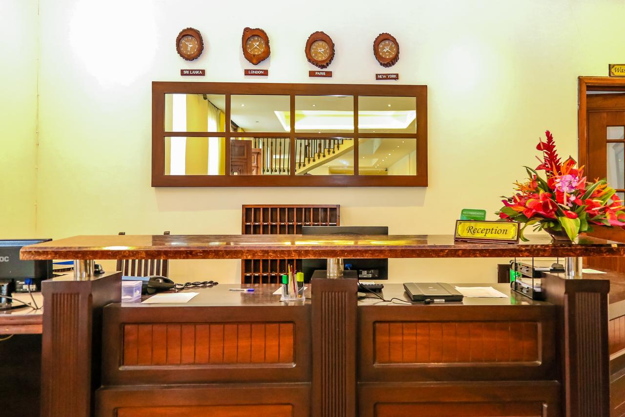 Oak Ray Regency Hotel Канди Екстериор снимка